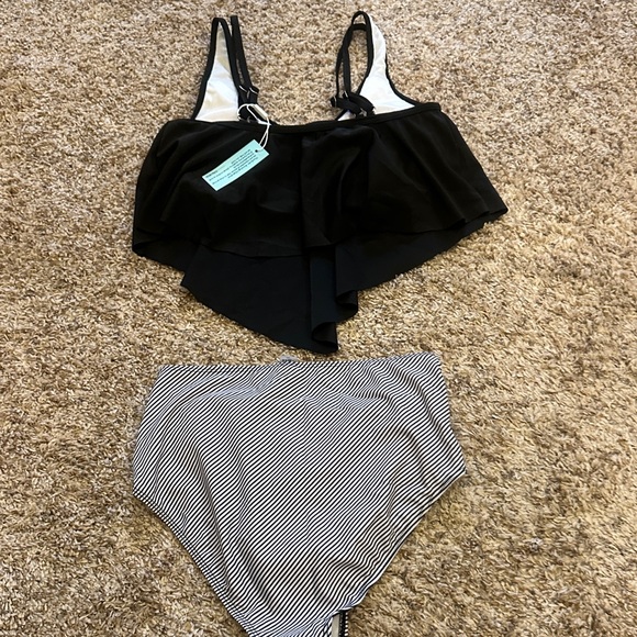 NWT Black and White Striped Bikini/Tankini 2 Piece Set Small - Picture 10 of 10